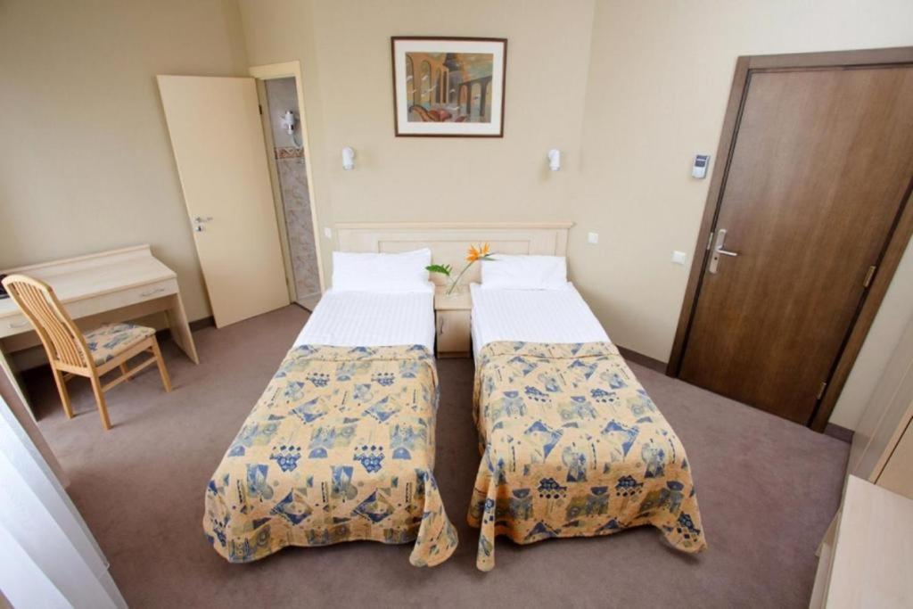 Hotel Babilonas Каунас Экстерьер фото